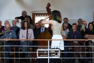 Louise Knobil: bass, voice - Chloé Marsigny: bass clarinet, effects - Vincent Andreae: drums