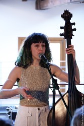 Louise Knobil: bass, voice - Chloé Marsigny: bass clarinet, effects - Vincent Andreae: drums