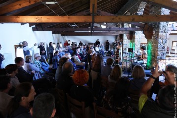 Louise Knobil: bass, voice - Chloé Marsigny: bass clarinet, effects - Vincent Andreae: drums