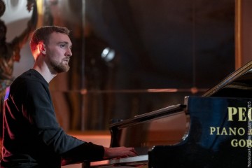 Ana Čop: voice - Thilo Seevers: piano - Jaka Arh: sound processing, electronics