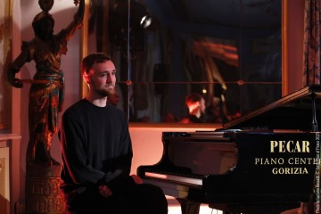 Ana Čop: voice - Thilo Seevers: piano - Jaka Arh: sound processing, electronics