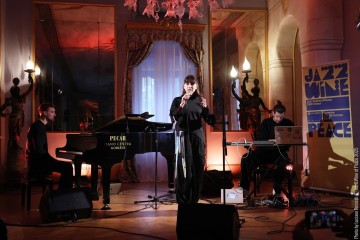 Ana Čop: voice - Thilo Seevers: piano - Jaka Arh: sound processing, electronics