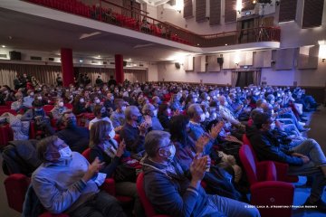 Cormons, 22-10-2021 - JAZZ&WINE OF PEACE 2021 - Circolo Culturale  Controtempo -  Teatro Comunale di Cormons - LINDA MAY HAN OH 4tet - Linda May Han Oh: acoustic and electric bass – Fabian Almazan: piano, electronics - Greg Ward: alto sax – Ziv Ravitz: drums - Foto © 2021 Luca d’Agostino / Phocus Agency