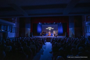 Cormons, 22-10-2021 - JAZZ&WINE OF PEACE 2021 - Circolo Culturale  Controtempo -  Teatro Comunale di Cormons - LINDA MAY HAN OH 4tet - Linda May Han Oh: acoustic and electric bass – Fabian Almazan: piano, electronics - Greg Ward: alto sax – Ziv Ravitz: drums - Foto © 2021 Luca d’Agostino / Phocus Agency
