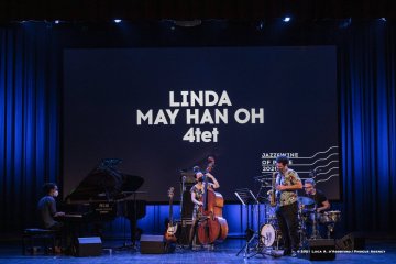 Cormons, 22-10-2021 - JAZZ&WINE OF PEACE 2021 - Circolo Culturale  Controtempo -  Teatro Comunale di Cormons - LINDA MAY HAN OH 4tet - Linda May Han Oh: acoustic and electric bass – Fabian Almazan: piano, electronics - Greg Ward: alto sax – Ziv Ravitz: drums - Foto © 2021 Luca d’Agostino / Phocus Agency