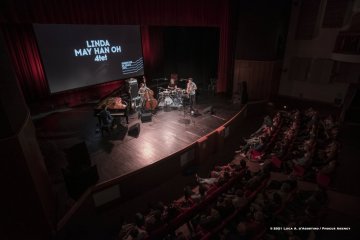 Cormons, 22-10-2021 - JAZZ&WINE OF PEACE 2021 - Circolo Culturale  Controtempo -  Teatro Comunale di Cormons - LINDA MAY HAN OH 4tet - Linda May Han Oh: acoustic and electric bass – Fabian Almazan: piano, electronics - Greg Ward: alto sax – Ziv Ravitz: drums - Foto © 2021 Luca d’Agostino / Phocus Agency