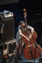 Cormons, 22-10-2021 - JAZZ&WINE OF PEACE 2021 - Circolo Culturale  Controtempo -  Teatro Comunale di Cormons - LINDA MAY HAN OH 4tet - Linda May Han Oh: acoustic and electric bass – Fabian Almazan: piano, electronics - Greg Ward: alto sax – Ziv Ravitz: drums - Foto © 2021 Luca d’Agostino / Phocus Agency