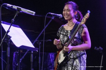 Cormons, 22-10-2021 - JAZZ&WINE OF PEACE 2021 - Circolo Culturale  Controtempo -  Teatro Comunale di Cormons - LINDA MAY HAN OH 4tet - Linda May Han Oh: acoustic and electric bass – Fabian Almazan: piano, electronics - Greg Ward: alto sax – Ziv Ravitz: drums - Foto © 2021 Luca d’Agostino / Phocus Agency