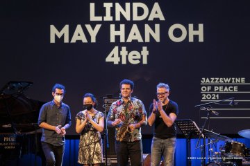Cormons, 22-10-2021 - JAZZ&WINE OF PEACE 2021 - Circolo Culturale  Controtempo -  Teatro Comunale di Cormons - LINDA MAY HAN OH 4tet - Linda May Han Oh: acoustic and electric bass – Fabian Almazan: piano, electronics - Greg Ward: alto sax – Ziv Ravitz: drums - Foto © 2021 Luca d’Agostino / Phocus Agency