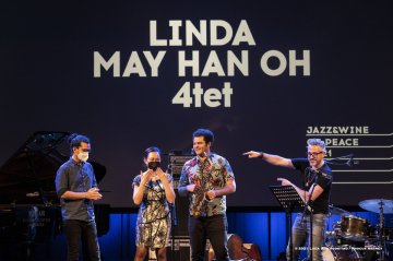 Cormons, 22-10-2021 - JAZZ&WINE OF PEACE 2021 - Circolo Culturale  Controtempo -  Teatro Comunale di Cormons - LINDA MAY HAN OH 4tet - Linda May Han Oh: acoustic and electric bass – Fabian Almazan: piano, electronics - Greg Ward: alto sax – Ziv Ravitz: drums - Foto © 2021 Luca d’Agostino / Phocus Agency