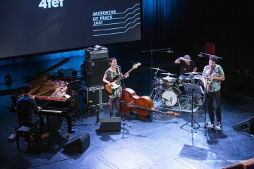 Cormons, 22-10-2021 - JAZZ&WINE OF PEACE 2021 - Circolo Culturale  Controtempo -  Teatro Comunale di Cormons - LINDA MAY HAN OH 4tet - Linda May Han Oh: acoustic and electric bass – Fabian Almazan: piano, electronics - Greg Ward: alto sax – Ziv Ravitz: drums - Foto © 2021 Luciano Rossetti / Phocus Agency