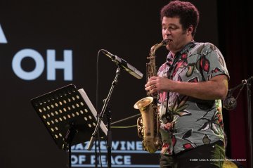 Cormons, 22-10-2021 - JAZZ&WINE OF PEACE 2021 - Circolo Culturale  Controtempo -  Teatro Comunale di Cormons - LINDA MAY HAN OH 4tet - Linda May Han Oh: acoustic and electric bass – Fabian Almazan: piano, electronics - Greg Ward: alto sax – Ziv Ravitz: drums - Foto © 2021 Luca d’Agostino / Phocus Agency