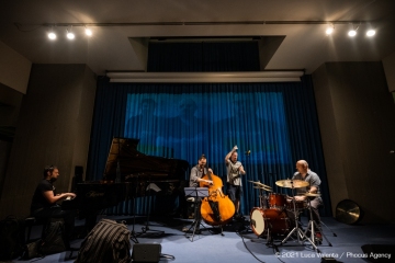 Trieste, 17/6/2021 - Auditorium del Museo Revoltella - Le nuove rotte del jazz 2021 - Luca Colussi Trio - Luca Colussi batteria, percussioni - Paolo Corsini pianoforte - Alessandro Turchet contrabbasso - Foto Luca Valenta/Phocus Agency © 2021