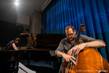 Trieste, 17/6/2021 - Auditorium del Museo Revoltella - Le nuove rotte del jazz 2021 - Luca Colussi Trio - Luca Colussi batteria, percussioni - Paolo Corsini pianoforte - Alessandro Turchet contrabbasso - Foto Luca Valenta/Phocus Agency © 2021