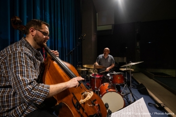 Trieste, 17/6/2021 - Auditorium del Museo Revoltella - Le nuove rotte del jazz 2021 - Luca Colussi Trio - Luca Colussi batteria, percussioni - Paolo Corsini pianoforte - Alessandro Turchet contrabbasso - Foto Luca Valenta/Phocus Agency © 2021
