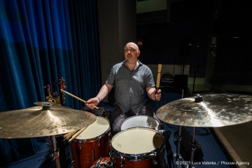 Trieste, 17/6/2021 - Auditorium del Museo Revoltella - Le nuove rotte del jazz 2021 - Luca Colussi Trio - Luca Colussi batteria, percussioni - Paolo Corsini pianoforte - Alessandro Turchet contrabbasso - Foto Luca Valenta/Phocus Agency © 2021