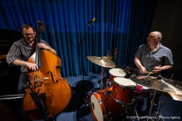 Trieste, 17/6/2021 - Auditorium del Museo Revoltella - Le nuove rotte del jazz 2021 - Luca Colussi Trio - Luca Colussi batteria, percussioni - Paolo Corsini pianoforte - Alessandro Turchet contrabbasso - Foto Luca Valenta/Phocus Agency © 2021
