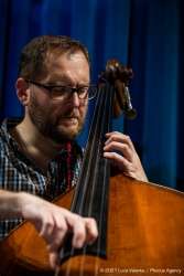 Trieste, 17/6/2021 - Auditorium del Museo Revoltella - Le nuove rotte del jazz 2021 - Luca Colussi Trio - Luca Colussi batteria, percussioni - Paolo Corsini pianoforte - Alessandro Turchet contrabbasso - Foto Luca Valenta/Phocus Agency © 2021
