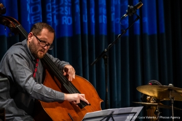 Trieste, 17/6/2021 - Auditorium del Museo Revoltella - Le nuove rotte del jazz 2021 - Luca Colussi Trio - Luca Colussi batteria, percussioni - Paolo Corsini pianoforte - Alessandro Turchet contrabbasso - Foto Luca Valenta/Phocus Agency © 2021