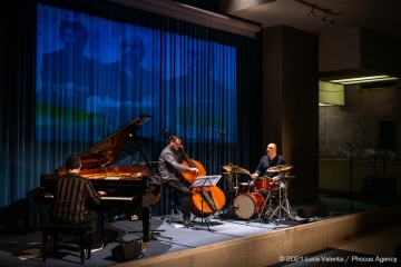 Trieste, 17/6/2021 - Auditorium del Museo Revoltella - Le nuove rotte del jazz 2021 - Luca Colussi Trio - Luca Colussi batteria, percussioni - Paolo Corsini pianoforte - Alessandro Turchet contrabbasso - Foto Luca Valenta/Phocus Agency © 2021
