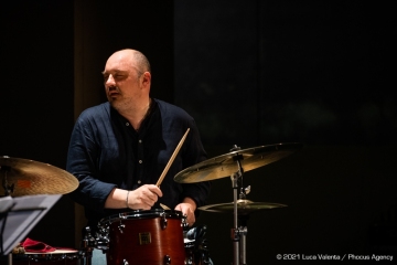 Trieste, 17/6/2021 - Auditorium del Museo Revoltella - Le nuove rotte del jazz 2021 - Luca Colussi Trio - Luca Colussi batteria, percussioni - Paolo Corsini pianoforte - Alessandro Turchet contrabbasso - Foto Luca Valenta/Phocus Agency © 2021