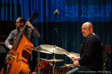 Trieste, 17/6/2021 - Auditorium del Museo Revoltella - Le nuove rotte del jazz 2021 - Luca Colussi Trio - Luca Colussi batteria, percussioni - Paolo Corsini pianoforte - Alessandro Turchet contrabbasso - Foto Luca Valenta/Phocus Agency © 2021
