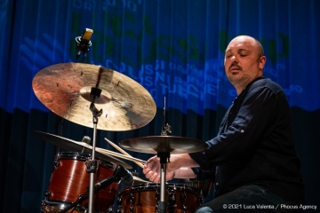 Trieste, 17/6/2021 - Auditorium del Museo Revoltella - Le nuove rotte del jazz 2021 - Luca Colussi Trio - Luca Colussi batteria, percussioni - Paolo Corsini pianoforte - Alessandro Turchet contrabbasso - Foto Luca Valenta/Phocus Agency © 2021