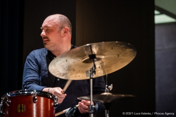 Trieste, 17/6/2021 - Auditorium del Museo Revoltella - Le nuove rotte del jazz 2021 - Luca Colussi Trio - Luca Colussi batteria, percussioni - Paolo Corsini pianoforte - Alessandro Turchet contrabbasso - Foto Luca Valenta/Phocus Agency © 2021