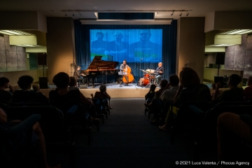 Trieste, 17/6/2021 - Auditorium del Museo Revoltella - Le nuove rotte del jazz 2021 - Luca Colussi Trio - Luca Colussi batteria, percussioni - Paolo Corsini pianoforte - Alessandro Turchet contrabbasso - Foto Luca Valenta/Phocus Agency © 2021