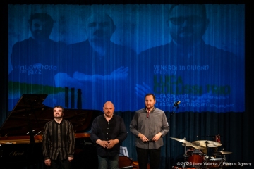 Trieste, 17/6/2021 - Auditorium del Museo Revoltella - Le nuove rotte del jazz 2021 - Luca Colussi Trio - Luca Colussi batteria, percussioni - Paolo Corsini pianoforte - Alessandro Turchet contrabbasso - Foto Luca Valenta/Phocus Agency © 2021