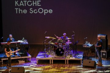 Didascalia: Sacile, 05/06/2021 - Controtempo - Teatro Zancanaro - Il Volo del Jazz - MANU KATCHÈ “The Scope” - Manu Katché: batteria - Jérôme Regard: basso - Patrick Manouguian: chitarra - Èric Legnini: tastiere - Foto Luca A. d’Agostino / Phocus Agency © 2021