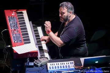 Didascalia: Sacile, 05/06/2021 - Controtempo - Teatro Zancanaro - Il Volo del Jazz - MANU KATCHÈ “The Scope” - Manu Katché: batteria - Jérôme Regard: basso - Patrick Manouguian: chitarra - Èric Legnini: tastiere - Foto Luca A. d’Agostino / Phocus Agency © 2021