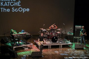 Didascalia: Sacile, 05/06/2021 - Controtempo - Teatro Zancanaro - Il Volo del Jazz - MANU KATCHÈ “The Scope” - Manu Katché: batteria - Jérôme Regard: basso - Patrick Manouguian: chitarra - Èric Legnini: tastiere - Foto Luca A. d’Agostino / Phocus Agency © 2021