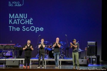Didascalia: Sacile, 05/06/2021 - Controtempo - Teatro Zancanaro - Il Volo del Jazz - MANU KATCHÈ “The Scope” - Manu Katché: batteria - Jérôme Regard: basso - Patrick Manouguian: chitarra - Èric Legnini: tastiere - Foto Luca A. d’Agostino / Phocus Agency © 2021