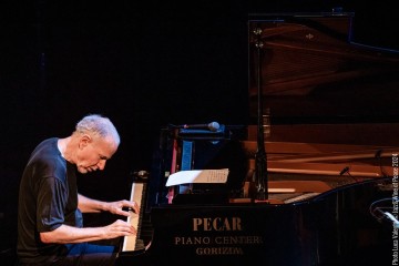 Marc Copland piano - Stephane Kerecki  bass - Fabrice Moreau drums
