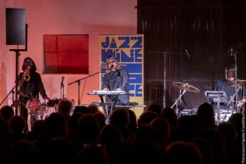 Maria Chiara Argirò: voice, synth, sampler, effects - Jake Burgess: guitar, voice, synth - Riccardo Chiaberta: drums, electronics, bass synth