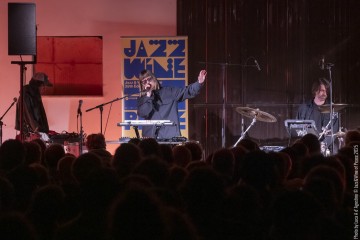 Maria Chiara Argirò: voice, synth, sampler, effects - Jake Burgess: guitar, voice, synth - Riccardo Chiaberta: drums, electronics, bass synth