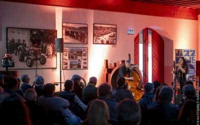 Naïssam Jalal: flute, voice, ney, compositions - Claude Tchamitchian: double bass