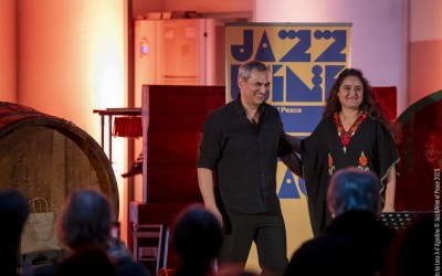 Naïssam Jalal: flute, voice, ney, compositions - Claude Tchamitchian: double bass