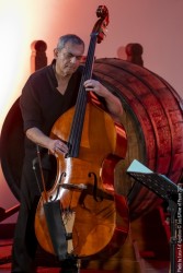 Naïssam Jalal: flute, voice, ney, compositions - Claude Tchamitchian: double bass