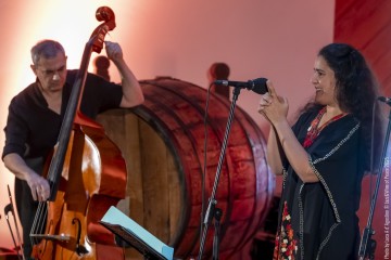 Naïssam Jalal: flute, voice, ney, compositions - Claude Tchamitchian: double bass