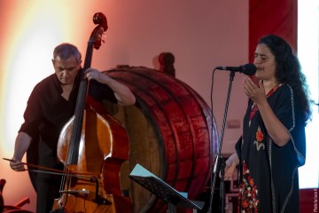 Naïssam Jalal: flute, voice, ney, compositions - Claude Tchamitchian: double bass