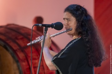 Naïssam Jalal: flute, voice, ney, compositions - Claude Tchamitchian: double bass