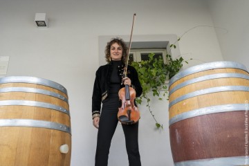 Natalia Abbascià: violin, voice