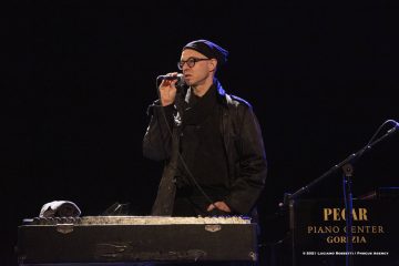 Cormons, 24-10-2021 - JAZZ&WINE OF PEACE 2021 - Circolo Culturale  Controtempo  - Teatro comunale di Cormons - NIK BÄRTSCH’S RONIN - Nik Bärtsch: piano, Fender Rhodes;
Sha: alto saxophone, bass clarinet;
Jeremias Keller: electric bass;
Kaspar Rast: drums - Foto © 2021 Luciano Rossetti / Phocus Agency