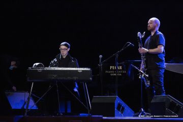 Cormons, 24-10-2021 - JAZZ&WINE OF PEACE 2021 - Circolo Culturale  Controtempo  - Teatro comunale di Cormons - NIK BÄRTSCH’S RONIN - Nik Bärtsch: piano, Fender Rhodes;
Sha: alto saxophone, bass clarinet;
Jeremias Keller: electric bass;
Kaspar Rast: drums - Foto © 2021 Luciano Rossetti / Phocus Agency
