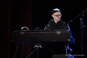 Cormons, 24-10-2021 - JAZZ&WINE OF PEACE 2021 - Circolo Culturale  Controtempo  - Teatro comunale di Cormons - NIK BÄRTSCH’S RONIN - Nik Bärtsch: piano, Fender Rhodes;
Sha: alto saxophone, bass clarinet;
Jeremias Keller: electric bass;
Kaspar Rast: drums - Foto © 2021 Luca d’Agostino / Phocus Agency