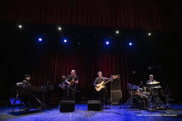 Cormons, 24-10-2021 - JAZZ&WINE OF PEACE 2021 - Circolo Culturale  Controtempo  - Teatro comunale di Cormons - NIK BÄRTSCH’S RONIN - Nik Bärtsch: piano, Fender Rhodes;
Sha: alto saxophone, bass clarinet;
Jeremias Keller: electric bass;
Kaspar Rast: drums - Foto © 2021 Luca d’Agostino / Phocus Agency