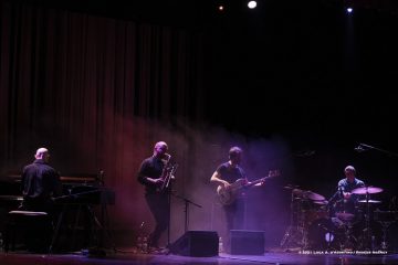 Cormons, 24-10-2021 - JAZZ&WINE OF PEACE 2021 - Circolo Culturale  Controtempo  - Teatro comunale di Cormons - NIK BÄRTSCH’S RONIN - Nik Bärtsch: piano, Fender Rhodes;
Sha: alto saxophone, bass clarinet;
Jeremias Keller: electric bass;
Kaspar Rast: drums - Foto © 2021 Luca d’Agostino / Phocus Agency