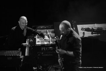 Cormons, 24-10-2021 - JAZZ&WINE OF PEACE 2021 - Circolo Culturale  Controtempo  - Teatro comunale di Cormons - NIK BÄRTSCH’S RONIN - Nik Bärtsch: piano, Fender Rhodes;
Sha: alto saxophone, bass clarinet;
Jeremias Keller: electric bass;
Kaspar Rast: drums - Foto © 2021 Luca Valenta / Phocus Agency